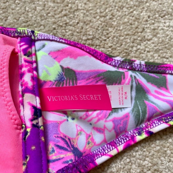Victoria’s Secret Bandeau Bikini Top - Picture 2 of 3
